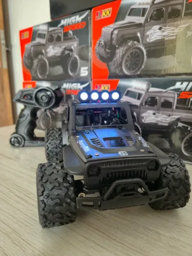 Jeep Controle Remoto Off-Road 1:16 20km/h Farol com Mudança de Cor | Aceitamos cartão e FG