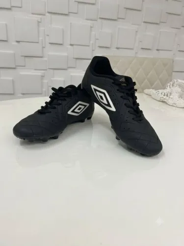 Chuteira Umbro Neo Striker