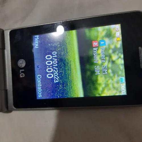 Celular antigo em ótimo estado 