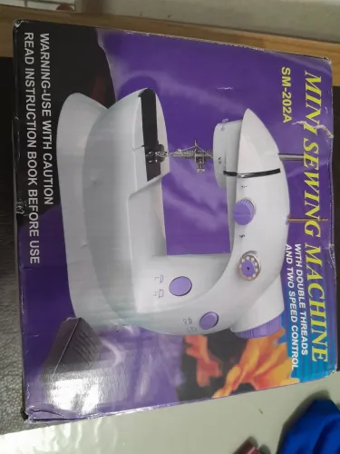 Mini máquina de costura portátil
