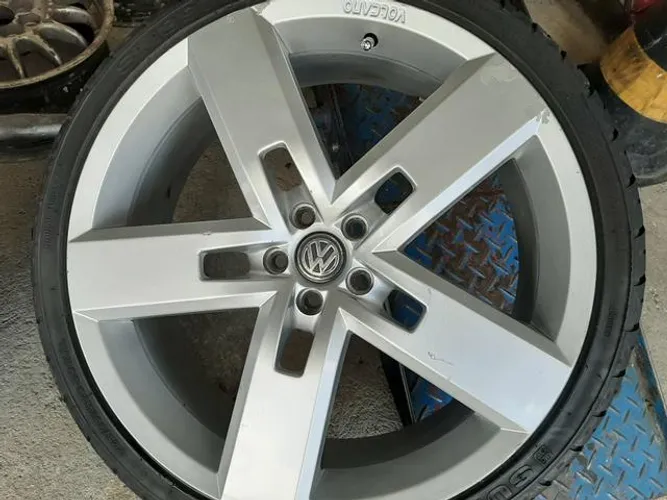 Roda aro 20 Volcano Strong Prata Volkswagen Golf 5X100 novas