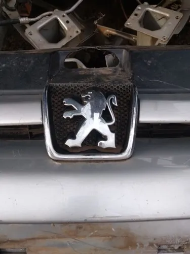 Emblema do parachoque Peugeot 307 2002