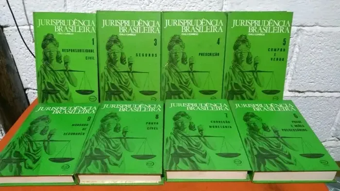 Lote com 16 livros Jurisprudência Brasileira capas duras Direito
