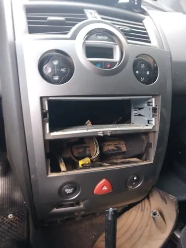 Moldura do radio Renault Megane grand tour ar digital 