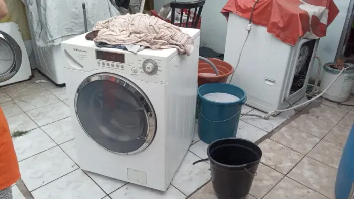 Lava e Seca Usada ótima Electrolux Ecoturbo LSE9 9Kg 127 volts