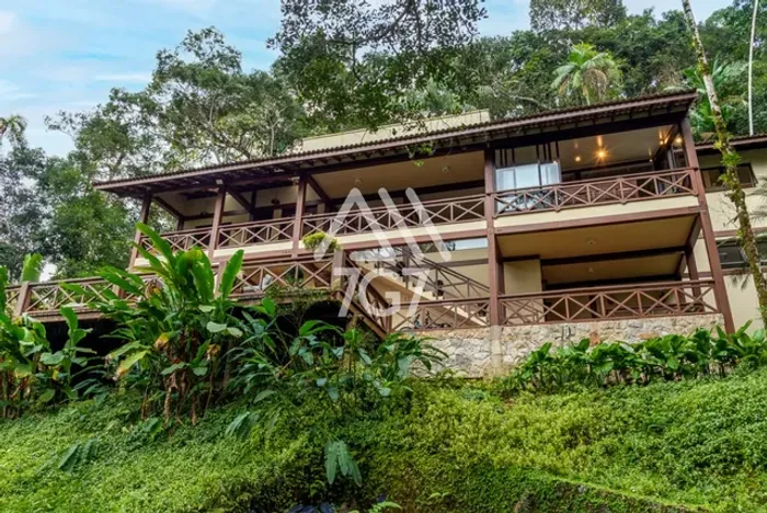CASA À VENDA NO CONDOMÍNIO IPORANGA