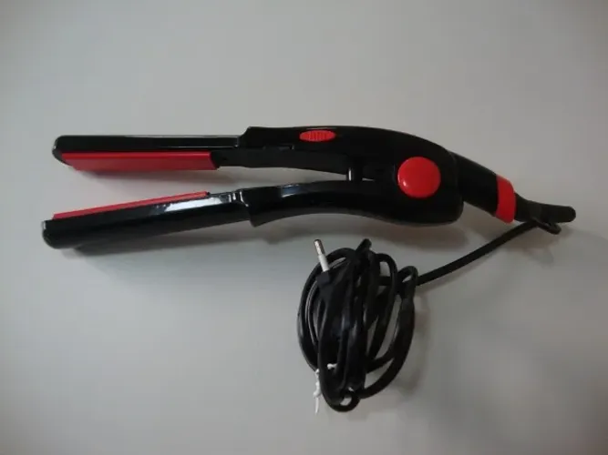 Prancha Chapinha Marca Lizz Vermelha Modelo NC 6000.