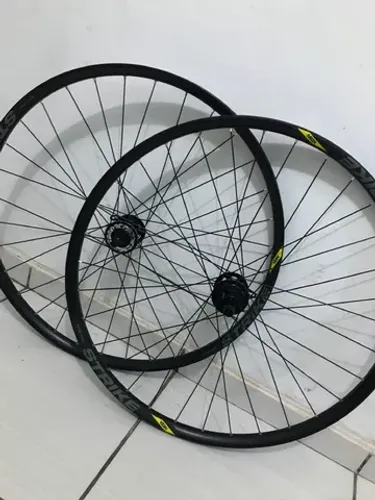 Par rodas 29 cubo barulhento tank
