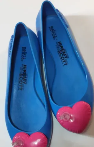 melissa jeremy scott azul e rosa tam 35