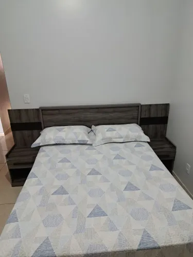 Cabeceira de cama box casal cm mesinhas e gavetas. 