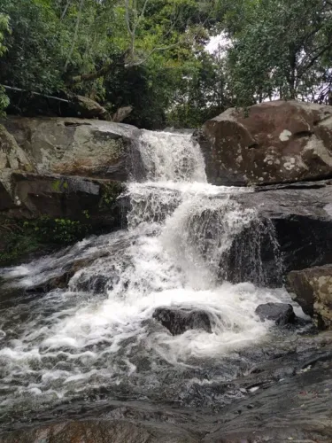 Sítio para aluguel de temporada com cachoeira particular