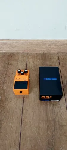 Pedal Boss DS-1 Distortion + Caixa