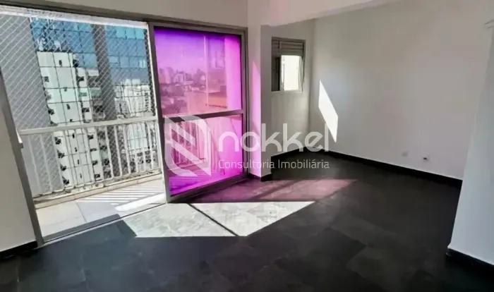 Cobertura com 75 m², esquina com Oscar Freire, 2 quartos sendo 1 suíte, quintal e 1 vaga à