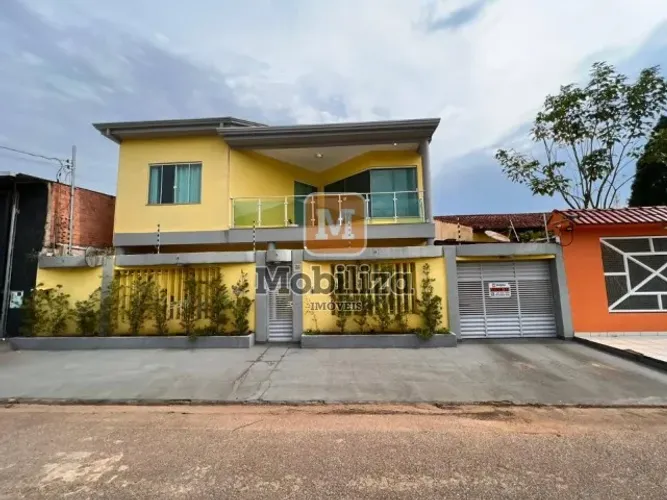 Sobrado com 4 quartos sendo 3 suítes no Bairro Flodoaldo Pontes Pinto - 450m²