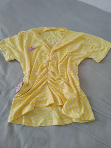 Blusa Amarela com Detalhes