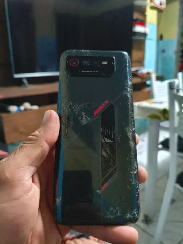 Celular rog phone 6 com defeito no display 