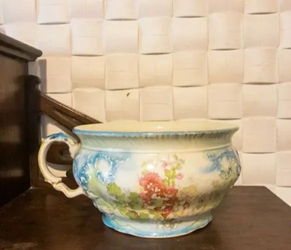 Pinico  decorativo vintage com pintura floral