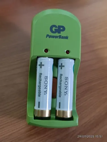 Carregador de pilhas e baterias Sony GP PowerBank(não acompanha as pilhas)