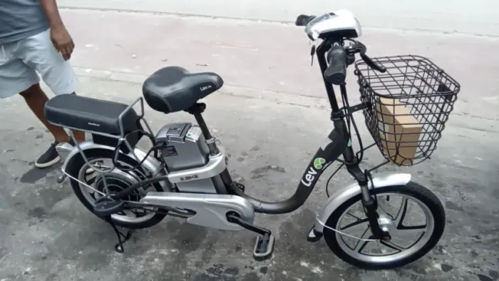 E-BIKE LEV-  SEMI NOVA