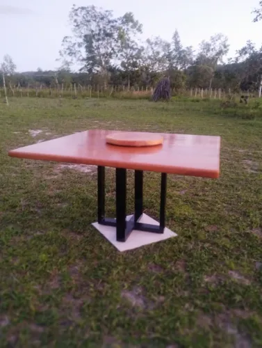 Mesa de Jantar em Madeira de Jaqueira com Base de Ferro