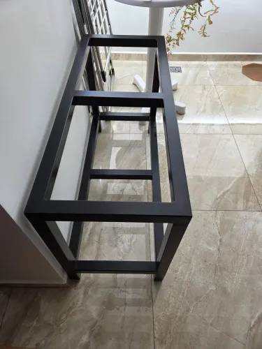 Estrutura nova de metalon reforçada para aquaterrario, com barras de 4cm