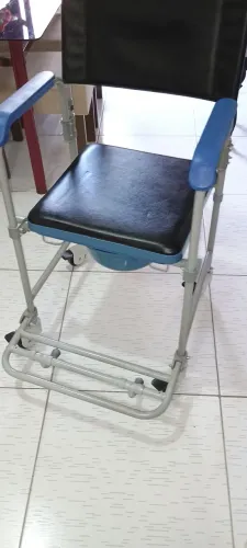 CADEIRA HIGIÊNICA, COMPLETA. Quase nova