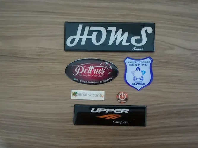 ADESIVOS RESINADOS PERSONALIZADOS