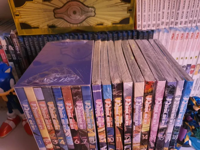 Box UQ Holder 1 ao 8 e Vol 9 ao 18 todos lacrados