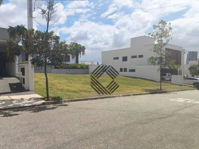 - Terreno no Condomínio Giverny em Sorocaba/SP.
