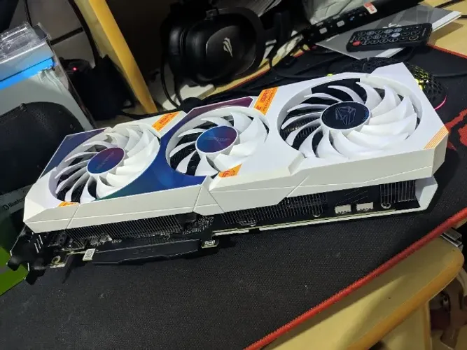 Placa de Vídeo NVIDIA RTX 3060 12GB - Ultra Colorful iGame White, OC, LHR