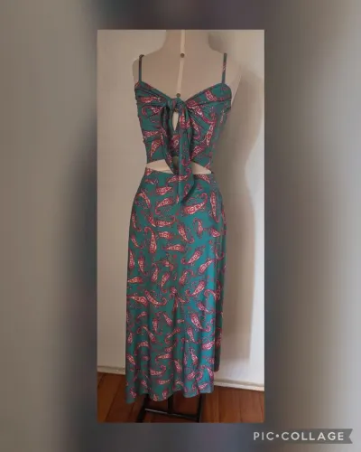 LINDO CONJUNTO DE SAIA E CROPPED 
