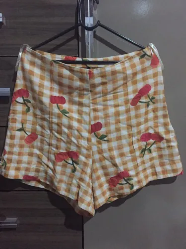 Shorts xadrez Farm com estampa de cereja