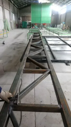 Treliça / tesoura / estrutura metálica m2 / montagem  e fechamento de galpão 