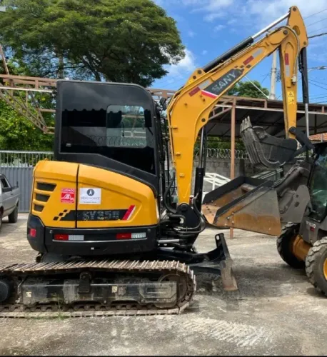 Locação Mini Escavadeira 3.5 ton