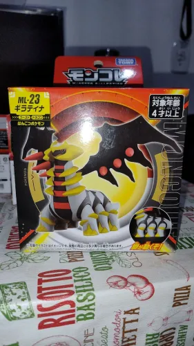 Miniatura Giratina ML 23 Moncolle Takara Tomy na caixa (não lacrado)