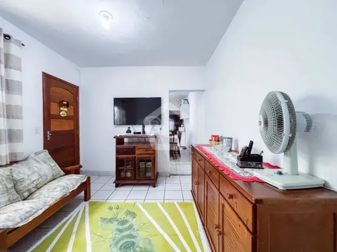 Casa à venda em Vila Carmosina, São Paulo - 2 dormitórios, suíte, armários, varanda