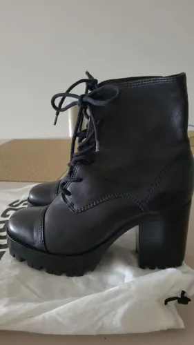 Bota de Couro Preta Shutz N° 34