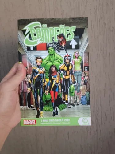 Livro Novo - Os Campeões - O Mundo Ainda Precisa de Heróis