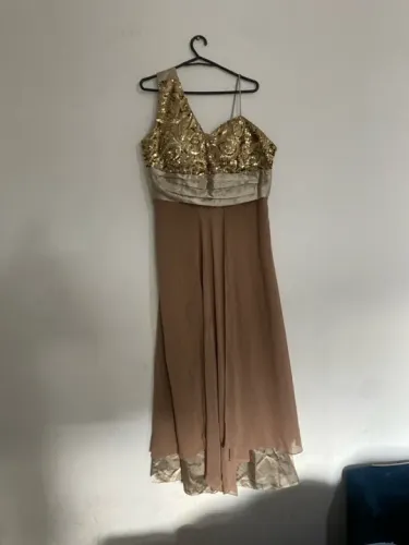Vestido de festa dourado