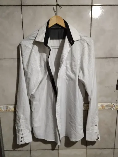 Camisa Social Branca com Detalhes marca contemporânea
