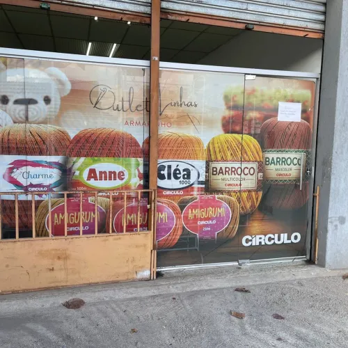 Vitrine com porta ,em Blindex. Ideal para loja