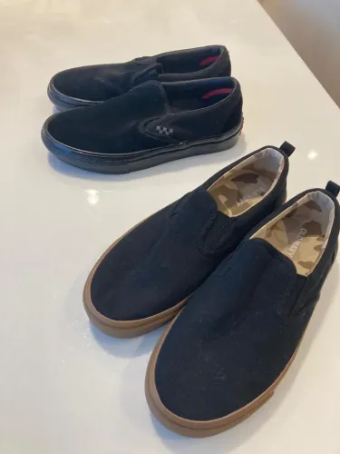 Lote 2 tênis menino TAM 35 vans e old navy preto   Em quase sem uso TAM 35 old navy e vans