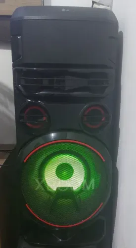 Caixa de Som LG com Iluminação LED