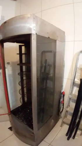 Assador de frango Prógas.