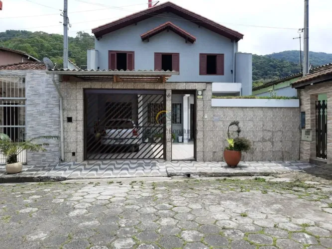 Casa à Venda em Jardim Luciana, Mongaguá, 124m² por R$590 Mil