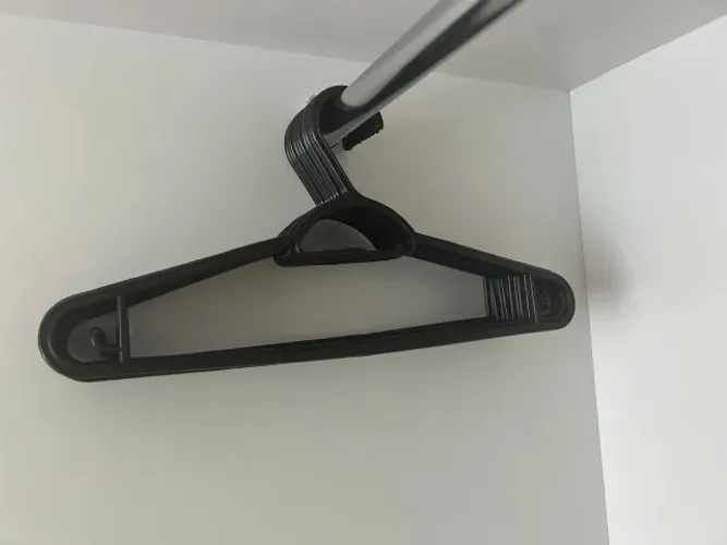 Kit com 10 Cabides Pretos