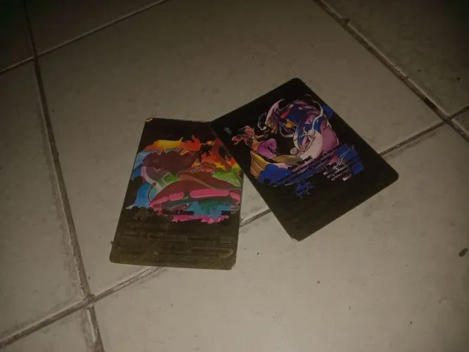 2 cartas raras por apenas R$ 650,00 um pouco amassada, mas está boa.
