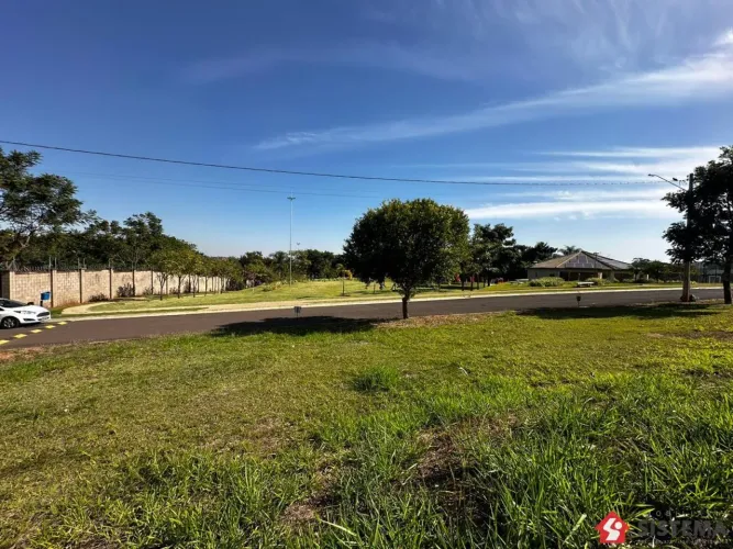 Terreno no Condomínio Monte Azul em Presidente Prudente
