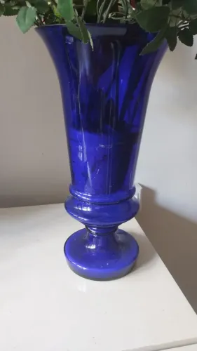 Vaso de vidro azul cobalto 