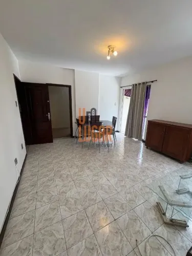Um Lugar Imóveis Aluga: Atraente Apartamento com 1 quarto e 1 vaga de garagem, no Ed. Ana